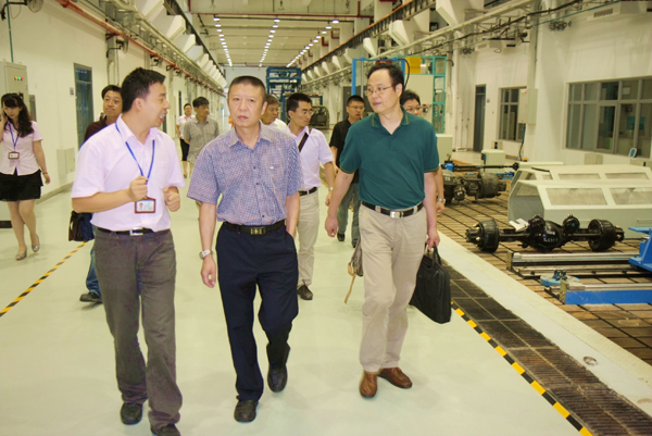 认监委法律部党支部与认可中心第13党支部结成群众路线教育实践活动对子,联合开展实验室管理立法调研